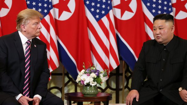 Na svém druhém summitu se v Hanoji sešli Donald Trump a Kim Čong-un