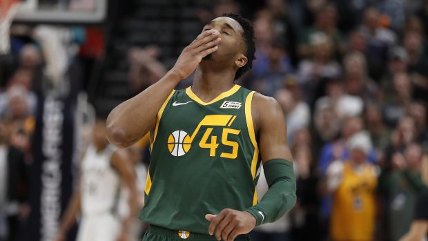 Donovan Mitchell se raduje v zápase proti Milwaukee