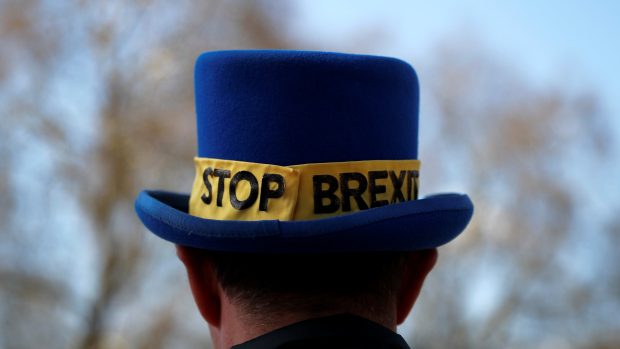 Brexit v Británii do značný míry štěpí společnost. V ulicích se protestuje za odchod z EU i proti němu