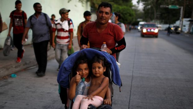 Lidé patřící ke karavaně migrantů z Hondurasu v Mexiku