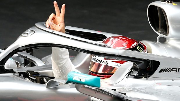 Britský pilot Mercedesu Lewis Hamilton
