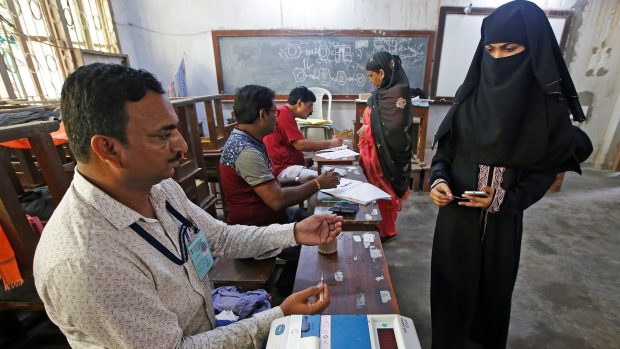 V Indii skončilo poslední kolo parlamentních voleb.