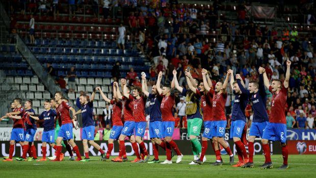 3) Česko - Černá Hora 3:0. Tři dny po vítěství nad Bulharskem zvládli Češi i další domácí zápas, když v Olomouci porazili Černou Horu. Po tragickém zápasu v Anglii se zdálo, že reprezentace dvěma vítězstvími po kvalitních výkonech nabrala solidní formu.