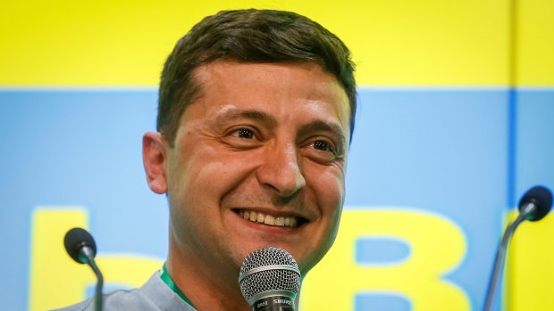 Ukrajinský prezident Volodymyr Zelenskyj ve štábu strany Sluha lidu po předčasných volbách.