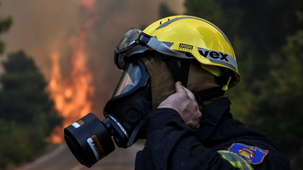 Za poslední tři dny řečtí hasiči vyjeli ke 182 lesním požárům