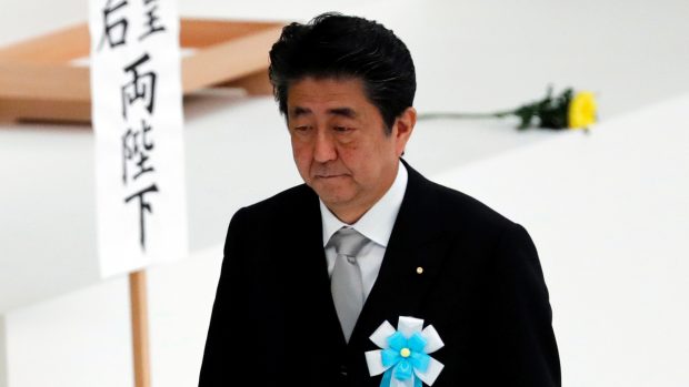 Japonský premiér Šinzó Abe během připomínkové akce k výročí kapitulace Japonska ve druhé světové válce