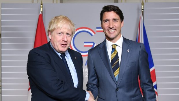 Premiéři Boris Johnson a Justin Trudeau (vpravo) na loňském summitu G7.
