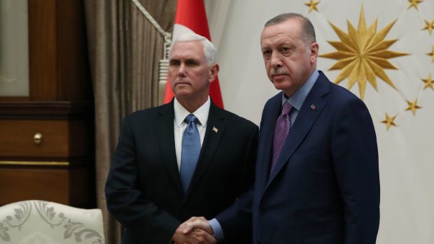Americký viceprezident Mike Pence po jednání s tureckým prezidentem Erdoganem.