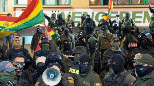 Demonstrace v Bolívii trvají přes dva týdny a vyžádaly si nejméně dvě oběti na životech a stovky zraněných