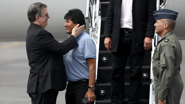 Bolivijský exprezident Morales přiletěl do Mexika, jež mu udělilo azyl a kde ho uvítal místní ministr zahraničí.