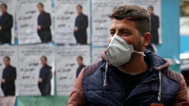 Írán se stal epicentrem nákazy koronavirem na Blízkém východě. Podle tamního režimu ovlivnil i účast ve volbách