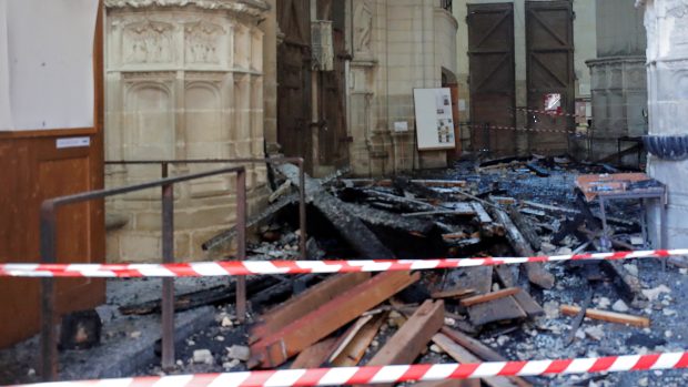 Nejhůř jsou v katedrále poškozeny velké varhany