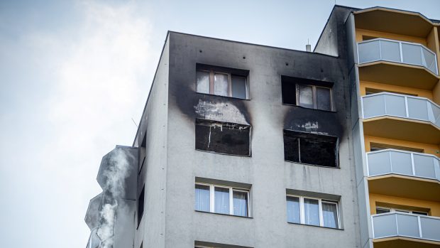 Vyhořelé byty v bohumínském panelovém domě