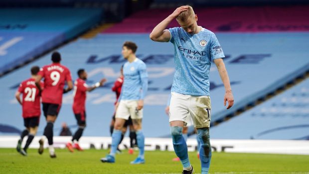 Zklamaní fotbalisté Manchesteru City po prohře v derby s United