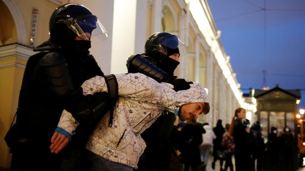 Ruské bezpečnostní složky akce na podporu Navalného tvrdě potlačily zejména v Petrohradě (na snímku), kde podle OVD Info počet zadržených přesáhl osm set