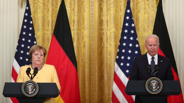 Německá kancléřka Angela Merkelová a americký prezident Joe Biden během společné tiskové konference v Bílém domě
