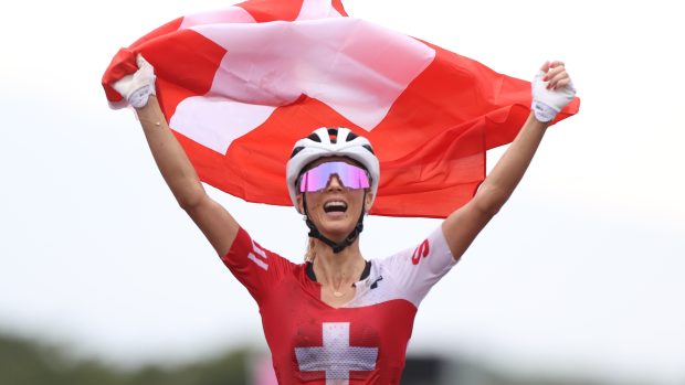 Švýcarka Jolanda Neffová v cíli olympijského závodu