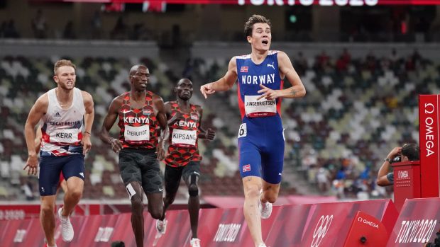 Nor Jacob Ingebrigtsen vítězí v olympijském běhu na 1500 metrů