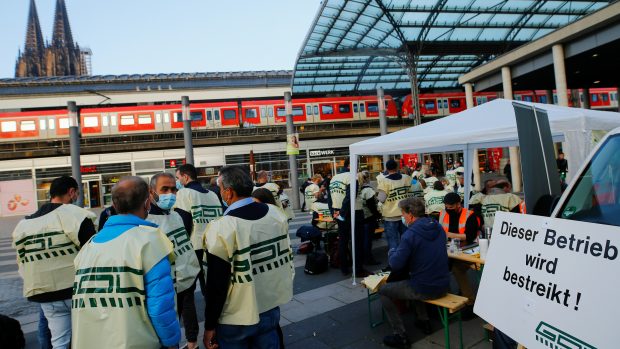 Železniční dopravu v Německu ochromila stávka
