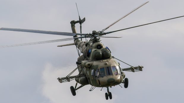 Ruské vrtulníky Mi-8 and Kamov Ka-52 během přehlídky ruské armády v srpnu 2021