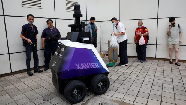 Obyvatele Singapuru rozdělují všeteční mentorující roboti