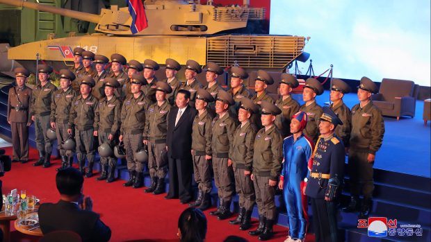 Obranná konference v KLDR. Kim Čong-una zastínil severokorejský rakeťák