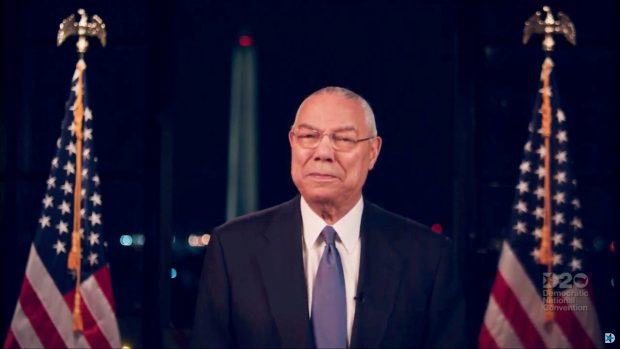 Zemřel na komplikace způsobené covidem první afroamerický ministr zahraničí USA Colin Powell  (na snímku z roku 2020)