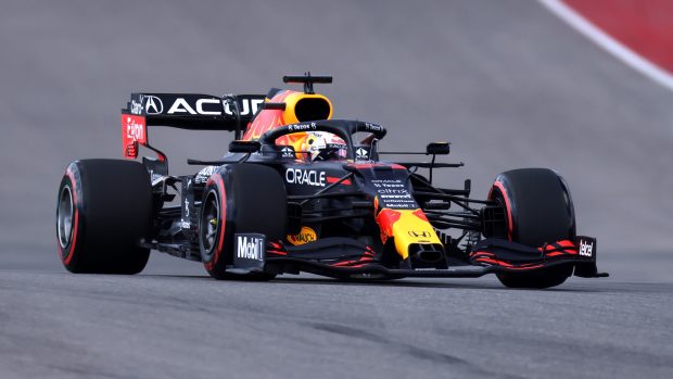 Max Verstappen ve voze Red Bullu