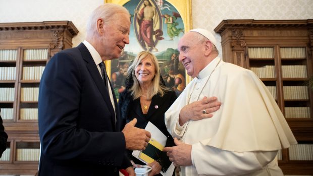 Americký prezident Joe Biden se sešel s papežem Františkem