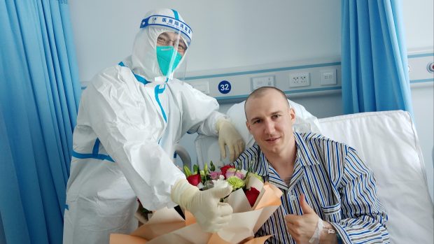 Polský sáňkař Mateusz Sochowicz po nehodě v nemocnici v Pekingu