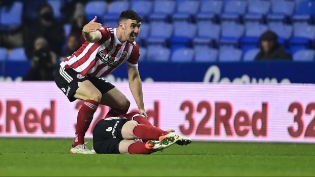 John Fleck zkolaboval přímo na hřišti. Jako první volal o pomoc jeho spoluhráč ze Sheffieldu