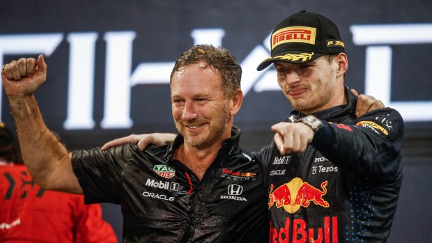 Šéf stáje Red Bullu Christian Horner se závodníkem Maxem Verstappenem