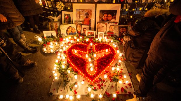 Lidé v kanadském Torontu si připomněli oběti z ukrajinského letadla, které omylem sestřelil Írán