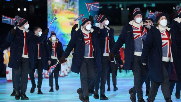 Oblečení, ve kterém britští sportovci nastupovali během slavnostního úvodního ceremoniálu, se stalo doslova senzací na čínské sociální síti weibo