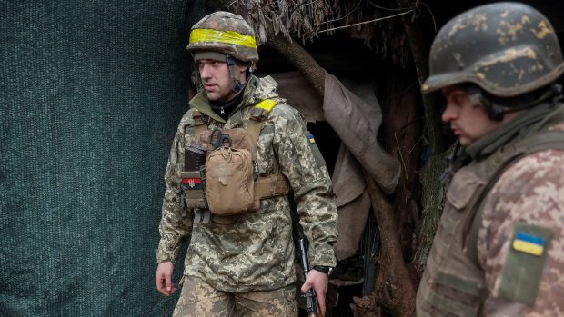 Ukrajinští vojáci na frontové linii poblíž města Novoluhanske v Doněcké oblasti