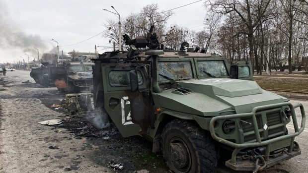 Zničené terénní vozidlo Tiger ruské armády v Charkově