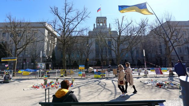 Protesty před ruskou ambasádou v Berlíně