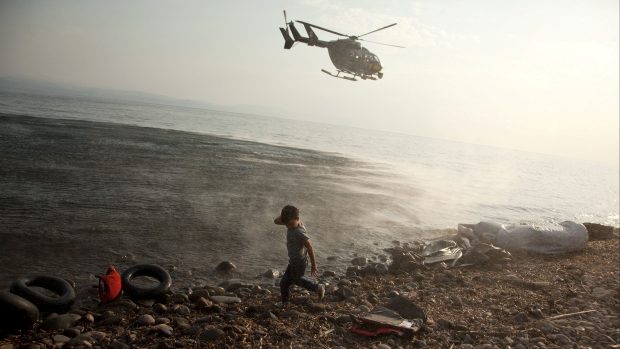 Helikoptéra Frontexu u řeckého ostrova Lesbos, ilustrační fotografie