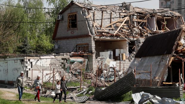 Domy v Mariupolu zničené po ruské invazi
