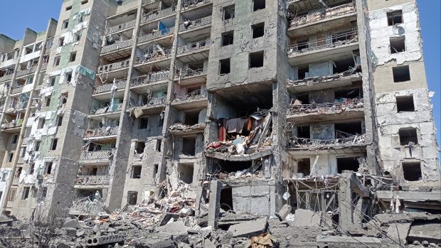 Dům zničen v ruském raketovém útoku na Oděsu
