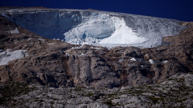 Ledovec na hoře Marmolada v italských Dolomitech