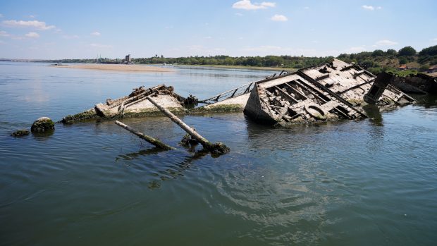 Srbská vláda vypsala výběrové řízení na vyproštění lodních vraků a odstranění munice a výbušnin. To by odhadem stálo 29 milionů eur, tedy více než 714 milionů korun