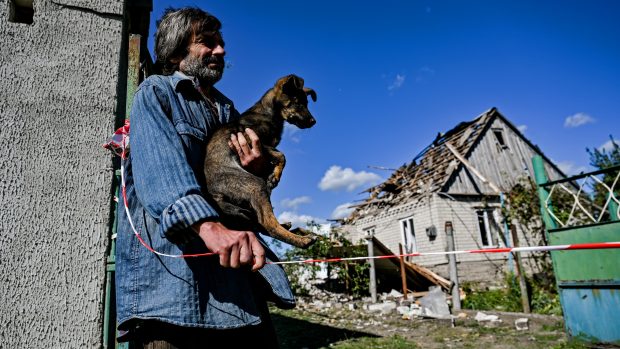 Domy v Záporoží jsou po raketových útocích a leteckých úderech zničené, oběti se teprve sčítají