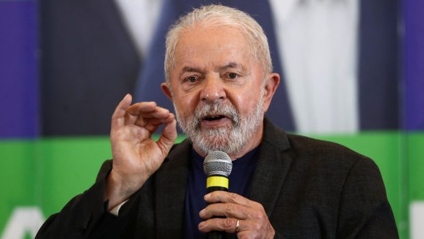 Vláda Luly v letech 2003 - 2010 sociálními programy dostala miliony Brazilců z bídy, k čemuž využívala tehdejšího ekonomického boomu