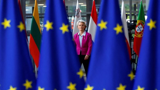 Předsedkyně Evropské komise Ursula von der Leyenová na summitu v Bruselu
