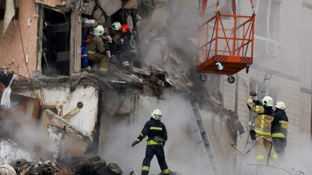 Záchranné práce v Dnipru na místě útoku probíhaly tři dny, podle posledních údajů ho nepřežilo 46 lidí