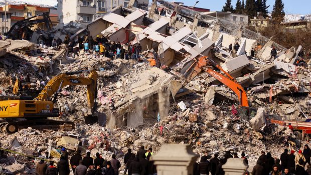 Pozůstatky zemětřesení v Kahramanmaraşu v Turecku