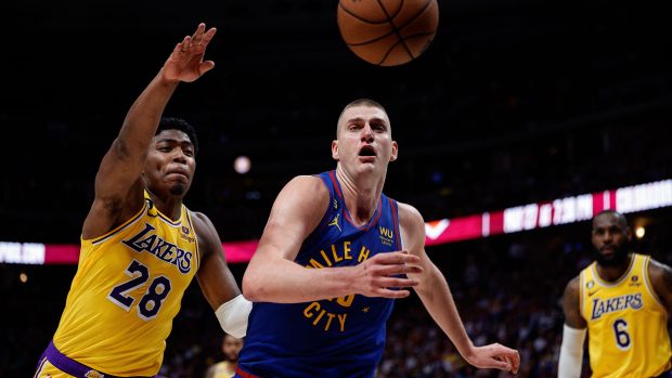 Basketbalisté Denveru zvítězili v úvodním semifinále play off NBA nad Los Angeles Lakers 132:126