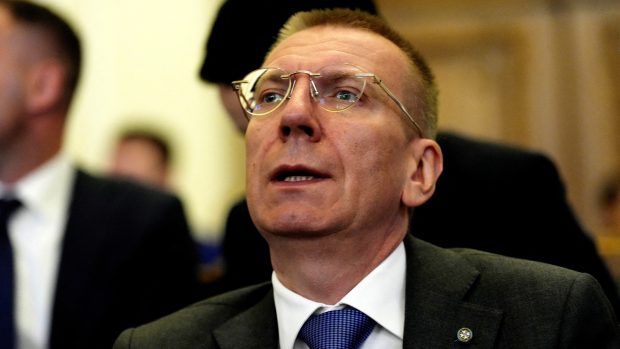 Lotyšský parlament ve středu zvolil příštím prezidentem země dosavadního ministra zahraničí Edgara Rinkévičse