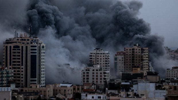 Kouř na městem Gaza (foto z 9. 10. 2023)